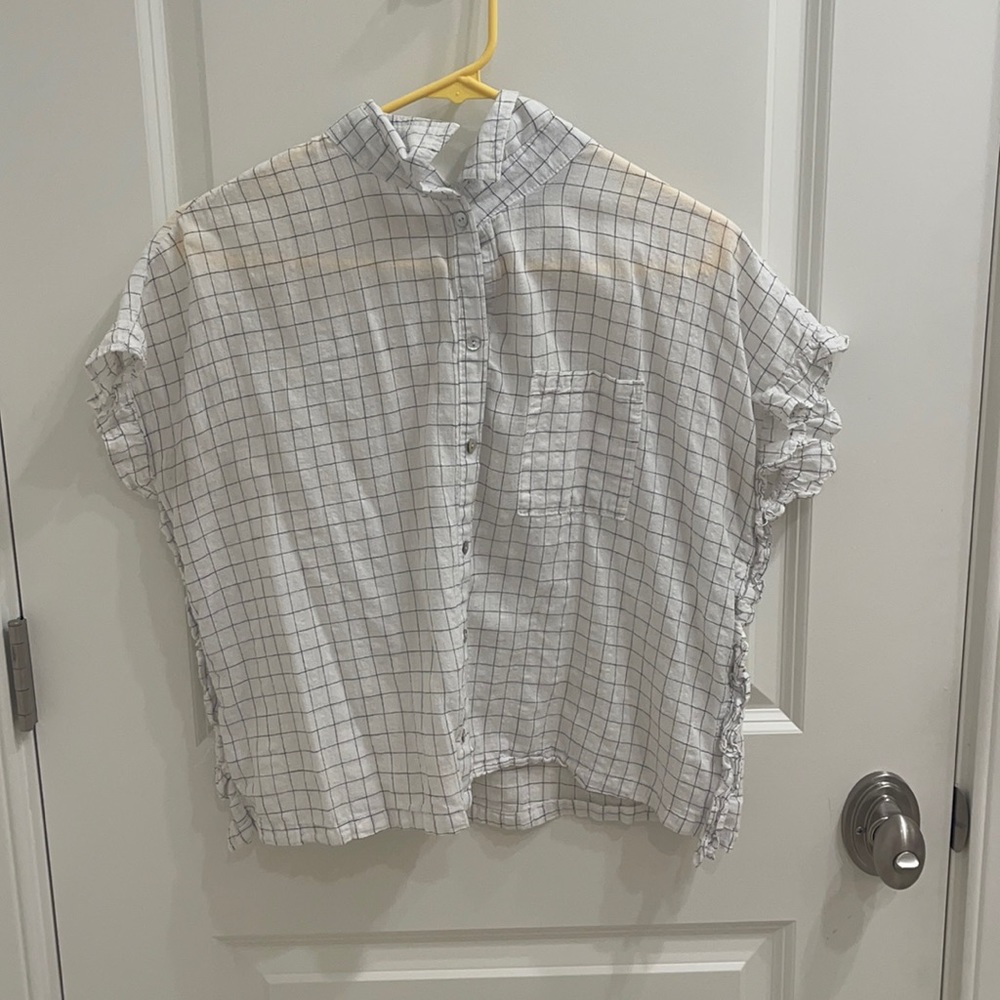 black and white Very J shirt